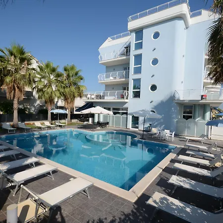 Kiara מלון דירות