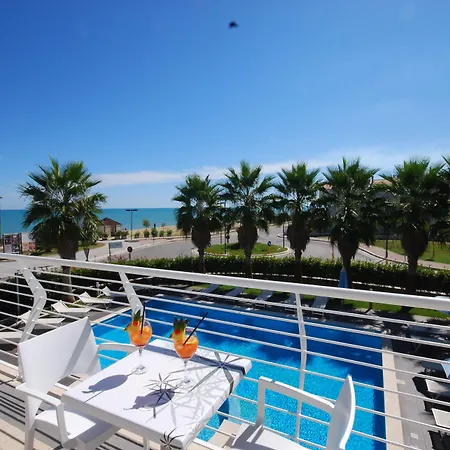 Kiara 4* ג'וליאנובה