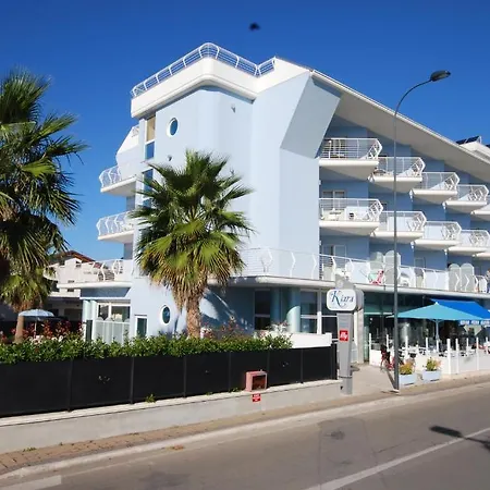 Kiara מלון דירות 4*