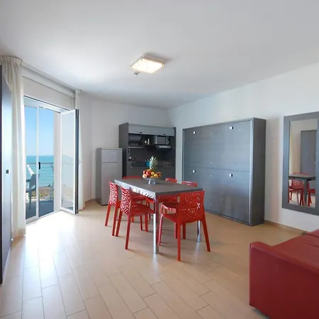 Kiara מלון דירות 4*