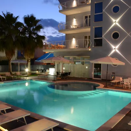 מלון דירות Kiara 4*