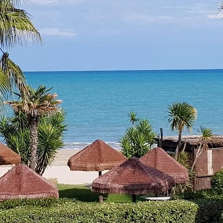 מלון דירות Kiara 4*