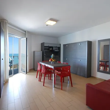 Kiara 4*