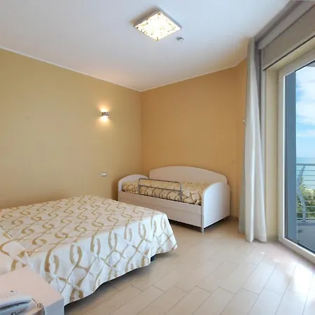 Kiara Aparthotel 4*