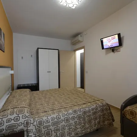 Kiara 4*