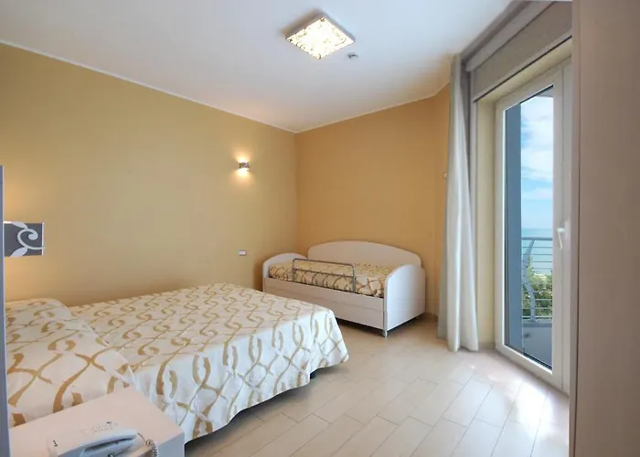 Kiara Apartahotel 4*